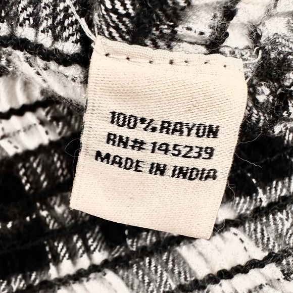 NWT Sim & Sam Black & White Plaid Smocked Long Sleeve Peasant Top | Size M - Picture 5 of 7